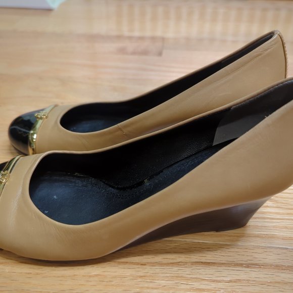 Tory Burch Pacey Brown Leather Black Cap Toe +gold bar 2.5" Wedge Heel EUC 6.5 - Picture 7 of 7